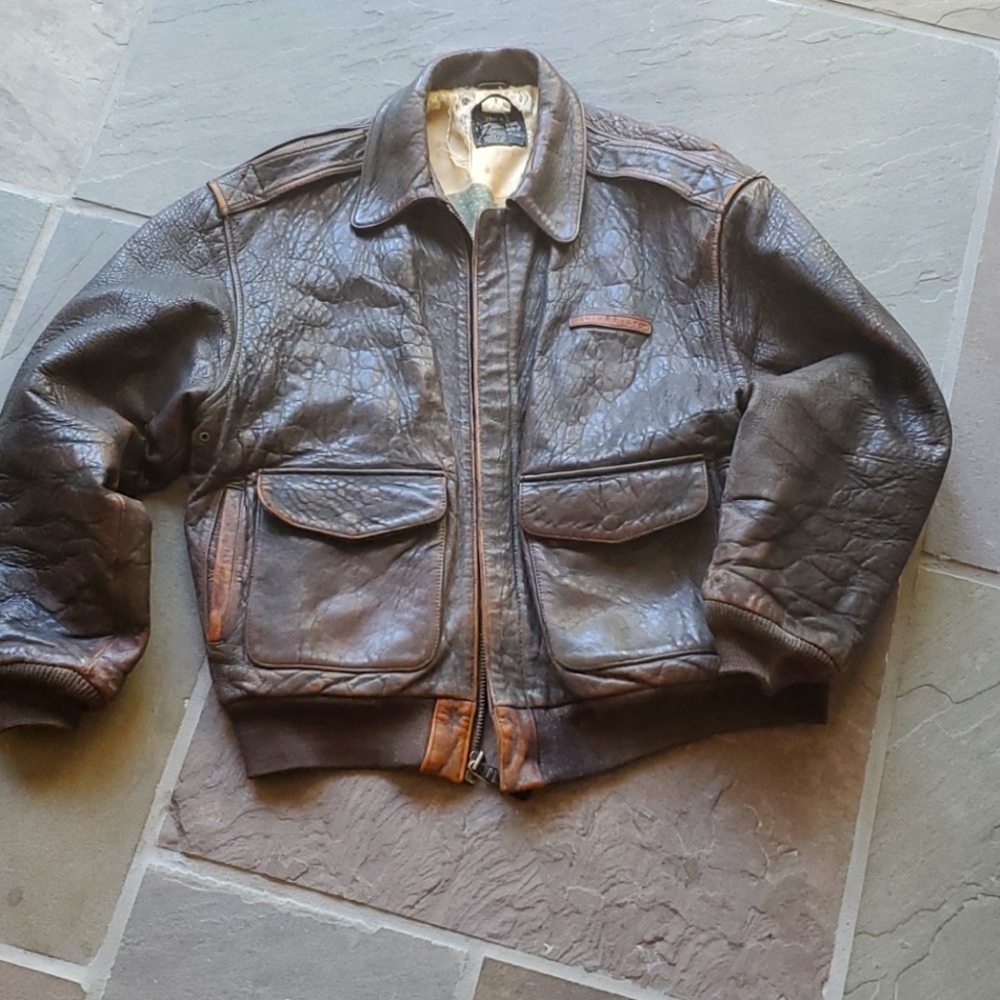 Avirex leathet size L bomber jacket